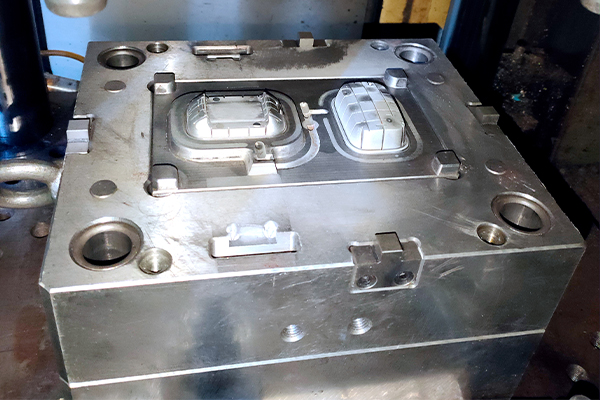 plastic injection mold
